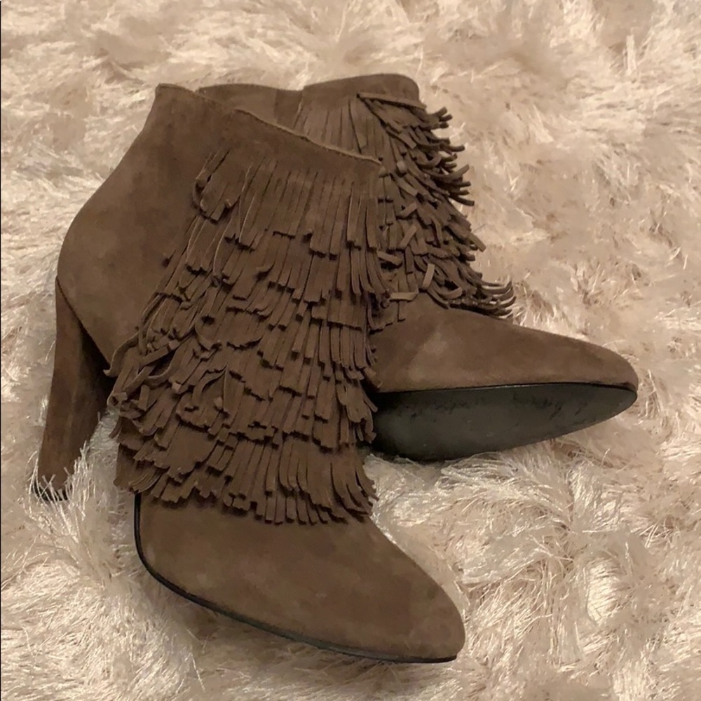 Banana Republic Fringed Booties (8). - Picture 4 of 7